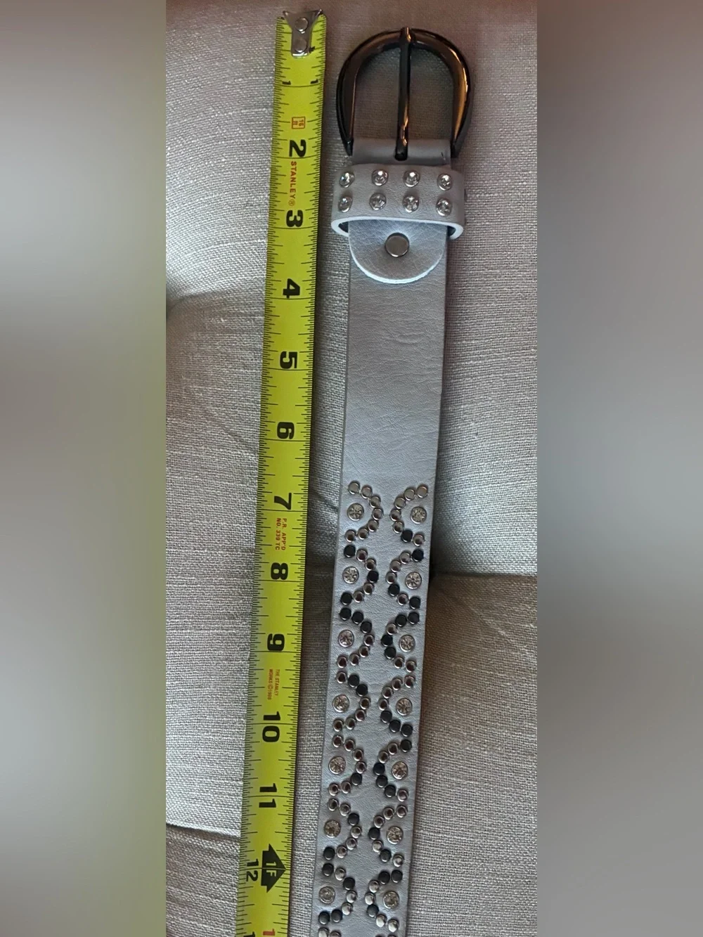 NWT Buckle BKE Studded Glitz Gray Silver Faux Leather Rhinestone 1 3/8” Belt - L